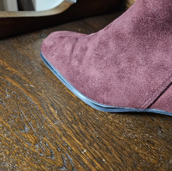 Elegant Burgundy Suede Boot Bkock Heel Side Zipper Womens Size 7. - Picture 11 of 16